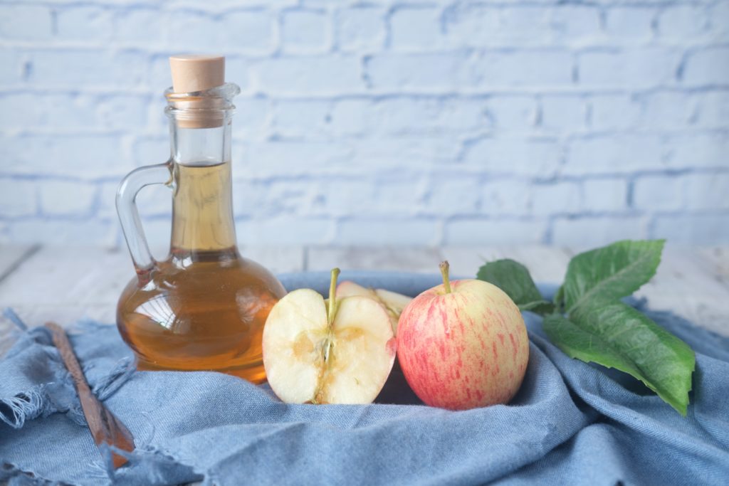 image of apples and apple cider vinegar